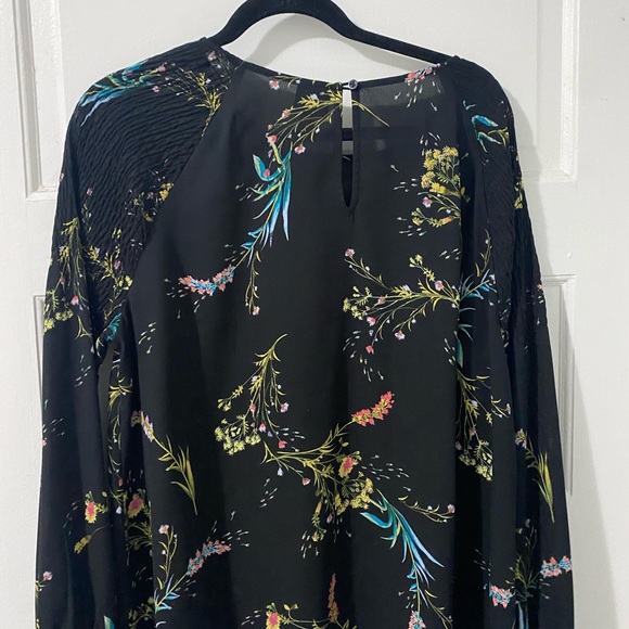 Pretty floral shirt! - Picture 2 of 3